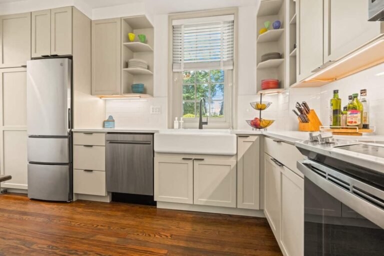 Modern Kitchen Remodel Contractor 768x512