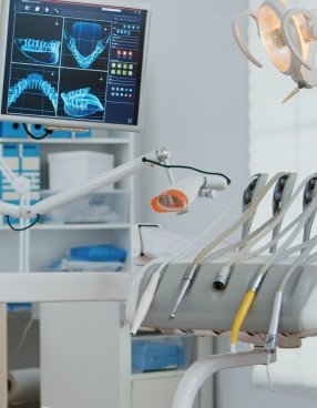 angled mirror used by dentist